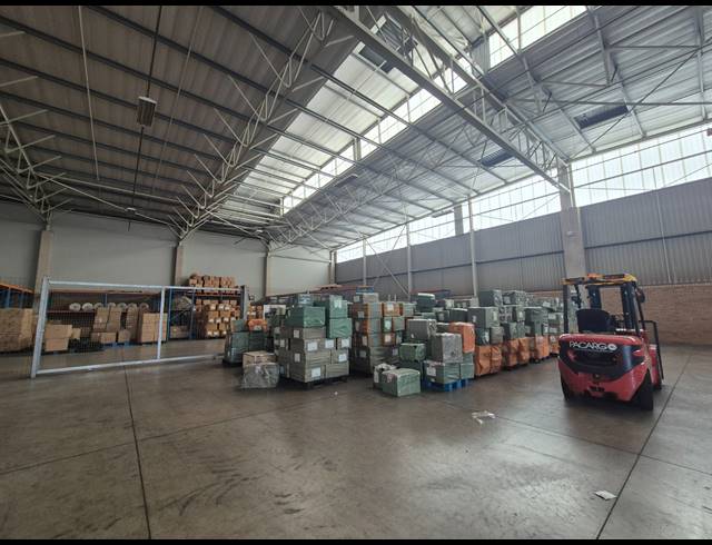 4,990M² WAREHOUSE TO LET IN GOSFORTH PARK